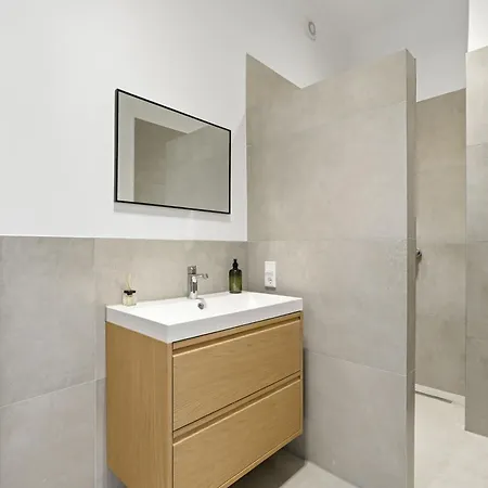 Zentrum, Naehe Dom, Messe, 90 Qm, 3 Zi, Balkon, Kostenloser Parkplatz 아파트